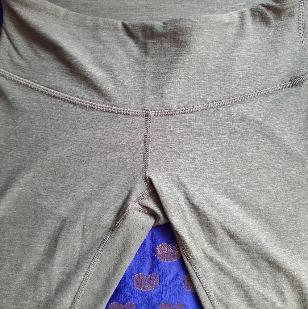 Lululemon light grey long legging yoga pant
